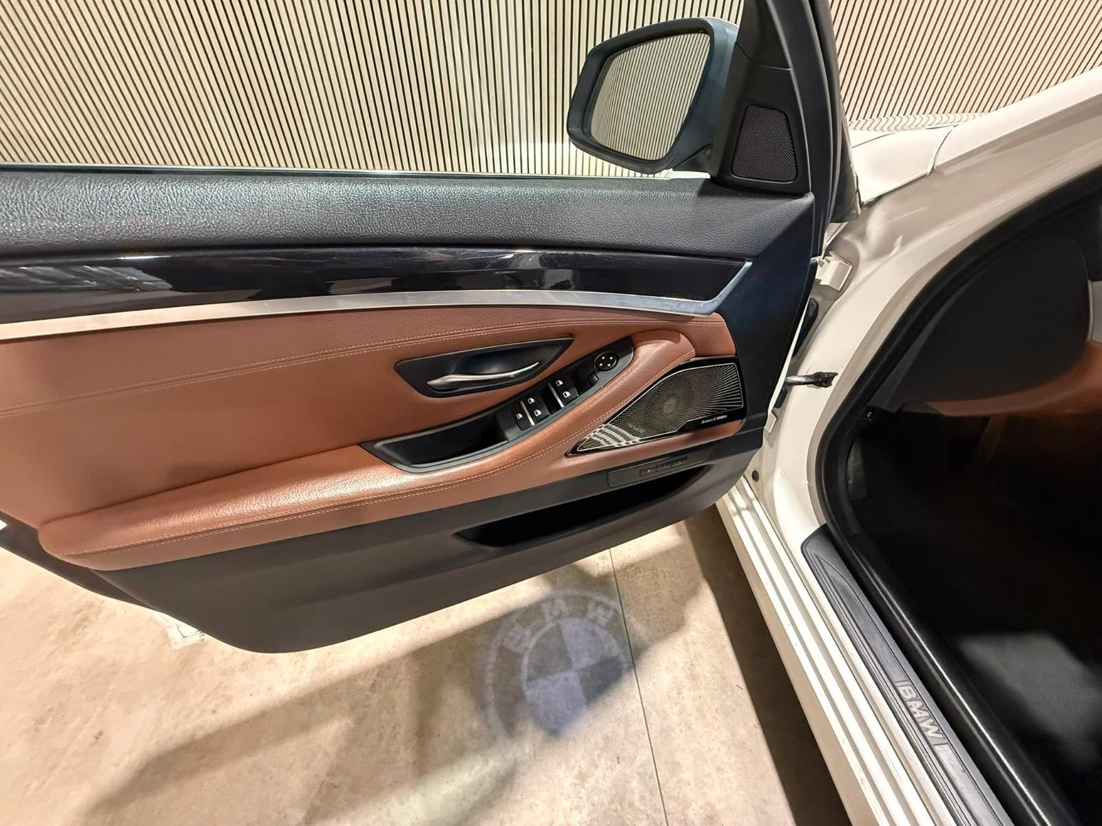 BMW 528 2011 — photo 9