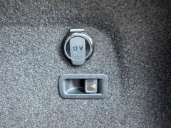 Fahrzeugabbildung Volkswagen Golf VIII Variant Life 2,0 TDI Navi Sitzh ACC