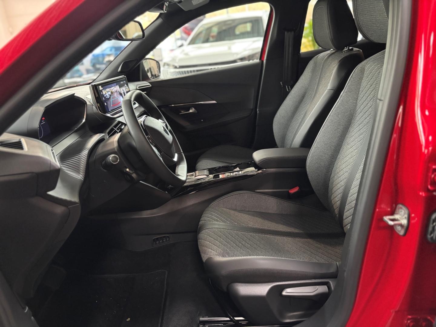 Peugeot 2008 e- Allure 156 LED SITZHEIZUNG Klimaautom.