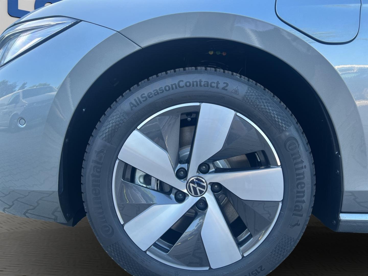 Volkswagen Passat Elegance 1.5 eHybrid AHK, IQ.Light, ACC, 