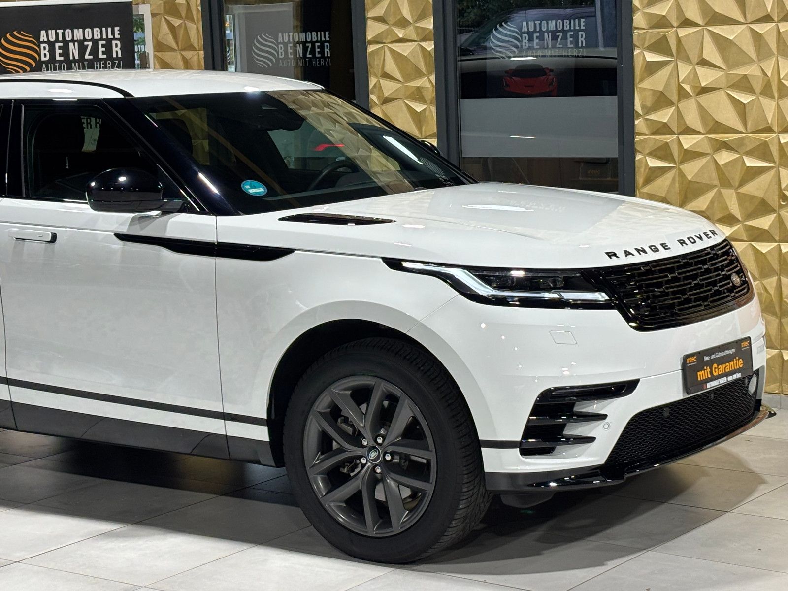 Fahrzeugabbildung Land Rover Range Rover Velar R-Dynamic/KAMERA/Design-Paket