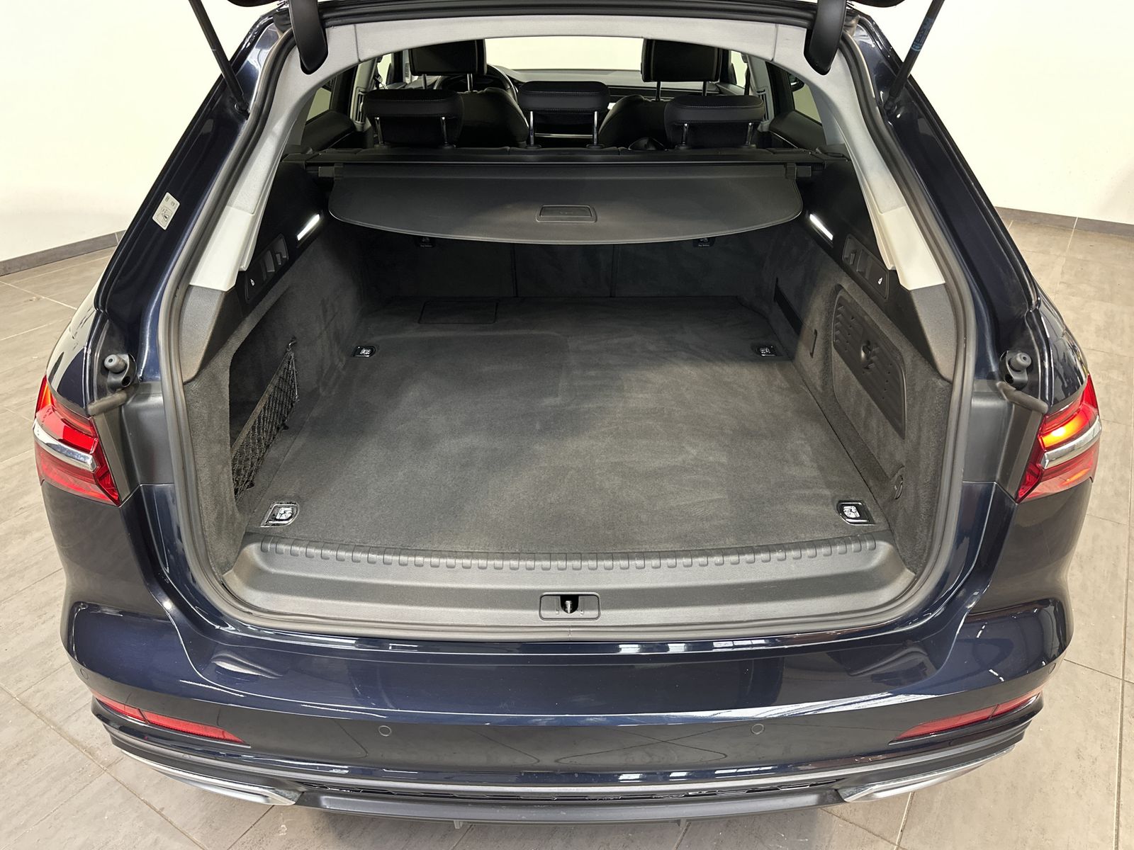 Fahrzeugabbildung Audi A6 Avant 55 TFSIe Quattro S-Line NAV+LED+CARPLAY