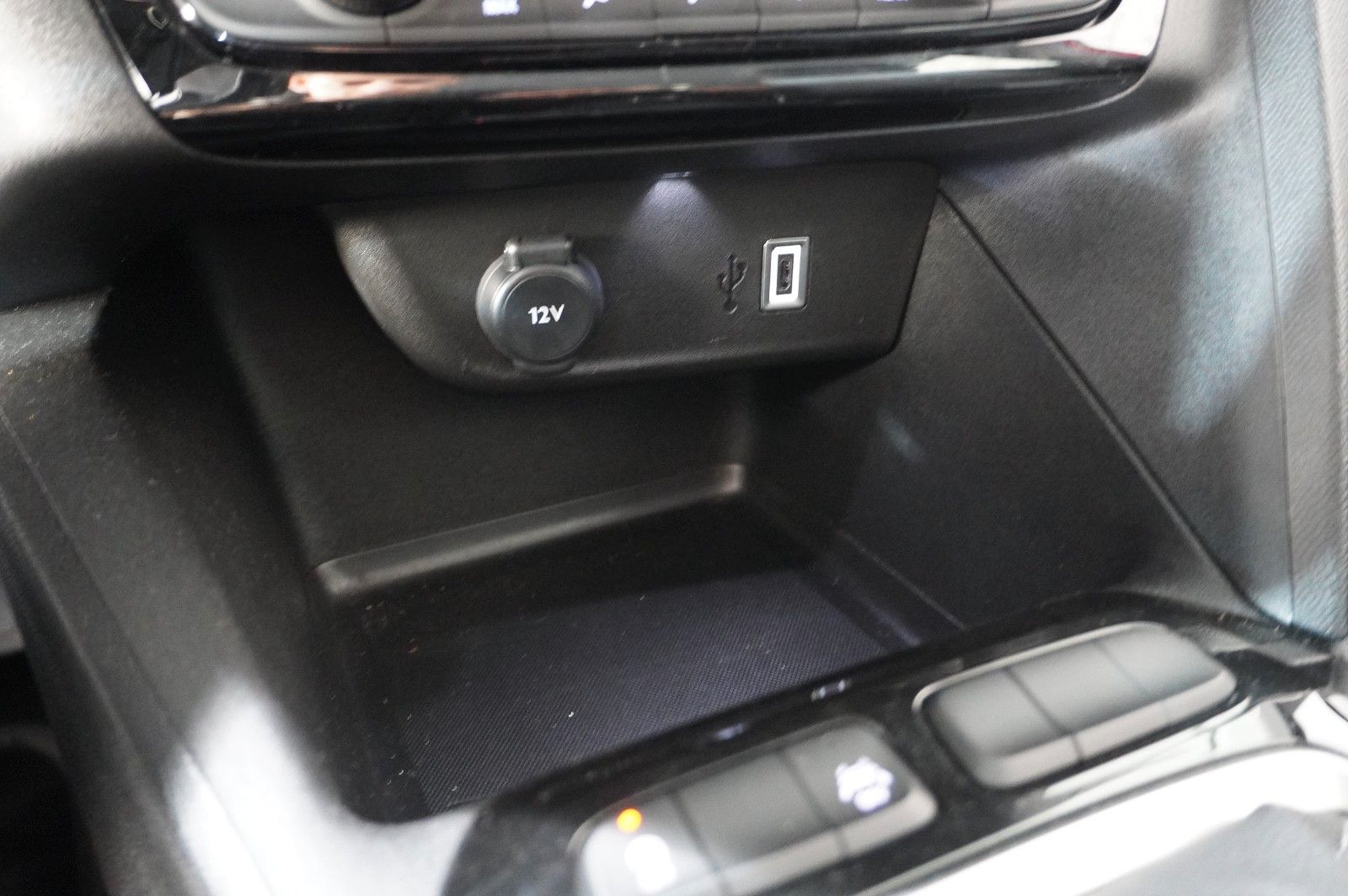 Fahrzeugabbildung Opel Corsa F 1.2 FACELIFT NAVI/LED/KAMERA/VIRTU./DAB+