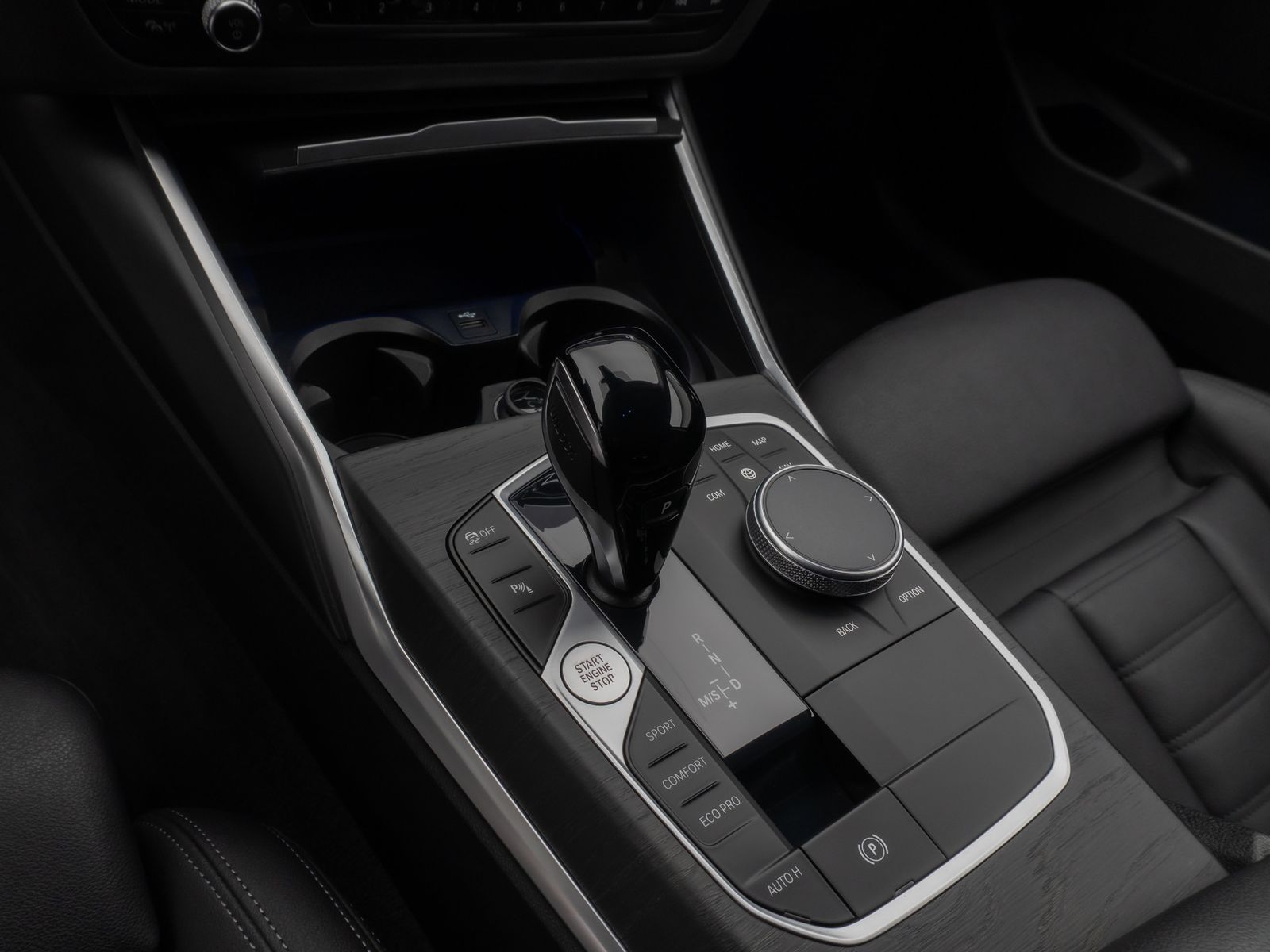 Fahrzeugabbildung BMW 320d  Luxury Line Kamera DAB HiFi Stop&Go Sport