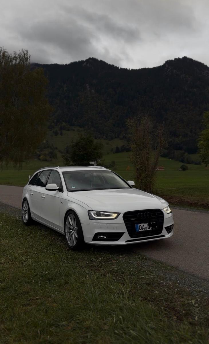 Audi A4 2012 — салон
