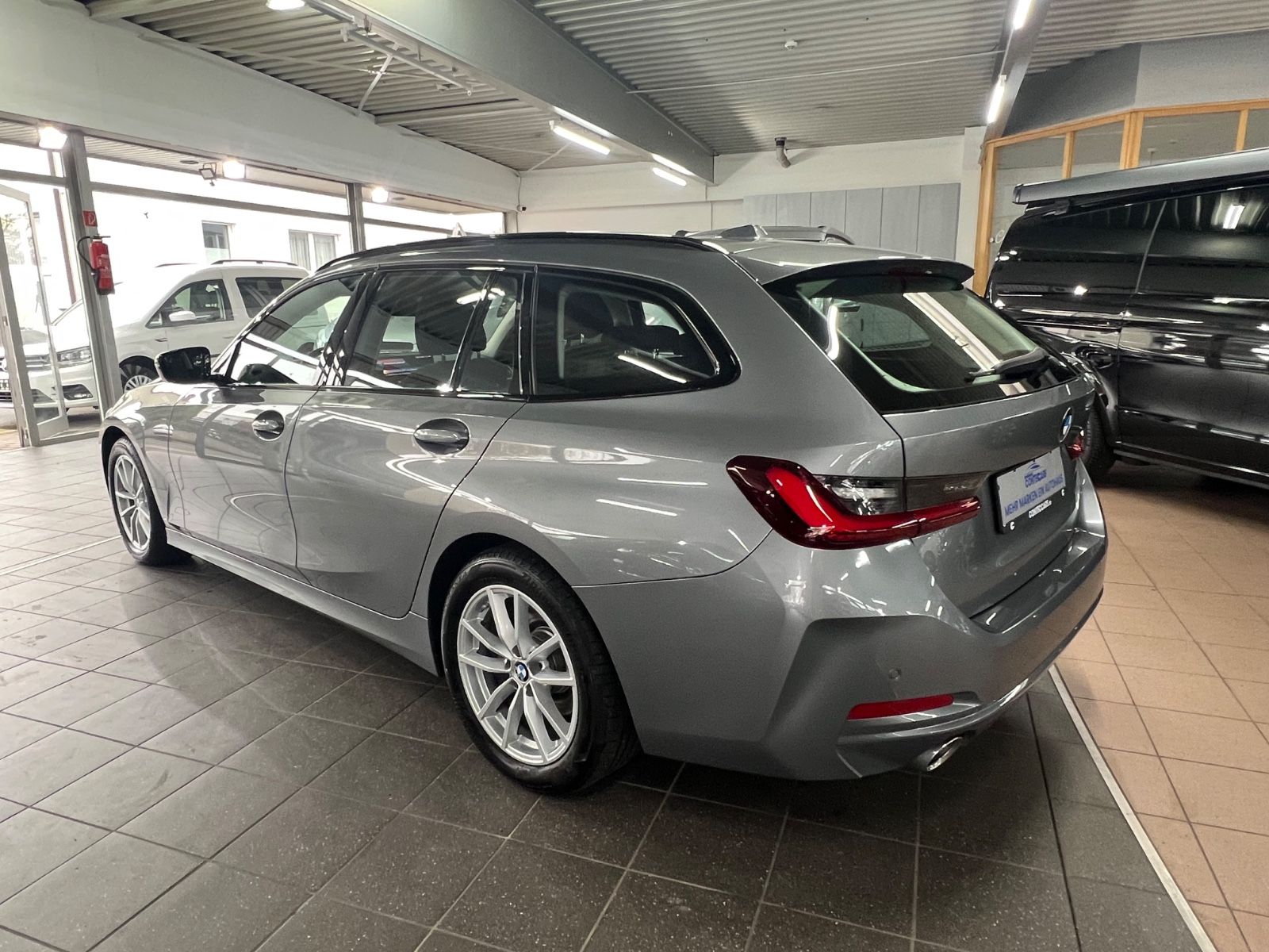 BMW 318 d Touring Curved+Driving Assistant+1 Hand foto 10