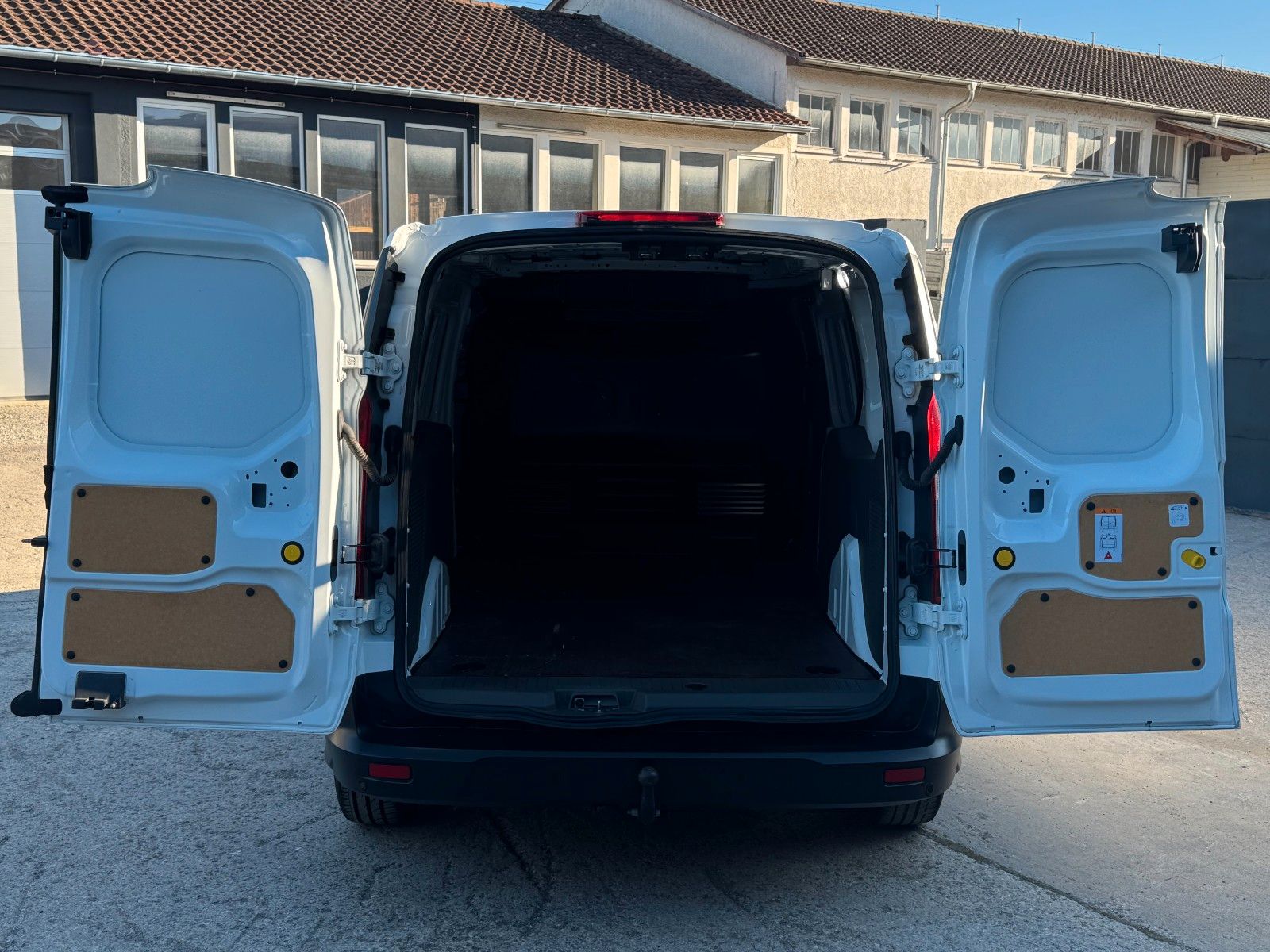 Fahrzeugabbildung Ford Transit Connect 230 L2 Autm. Trend 4d AHK