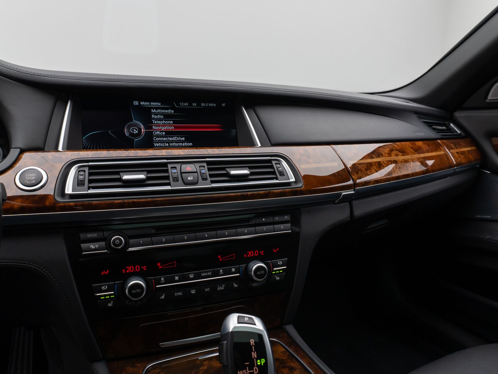 Fahrzeugabbildung BMW 760 Li M Sport Glasdach B&O HUD SoftCl NightVisi