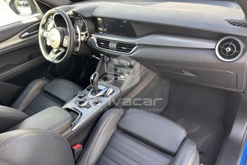 Alfa-Romeo Stelvio - 11