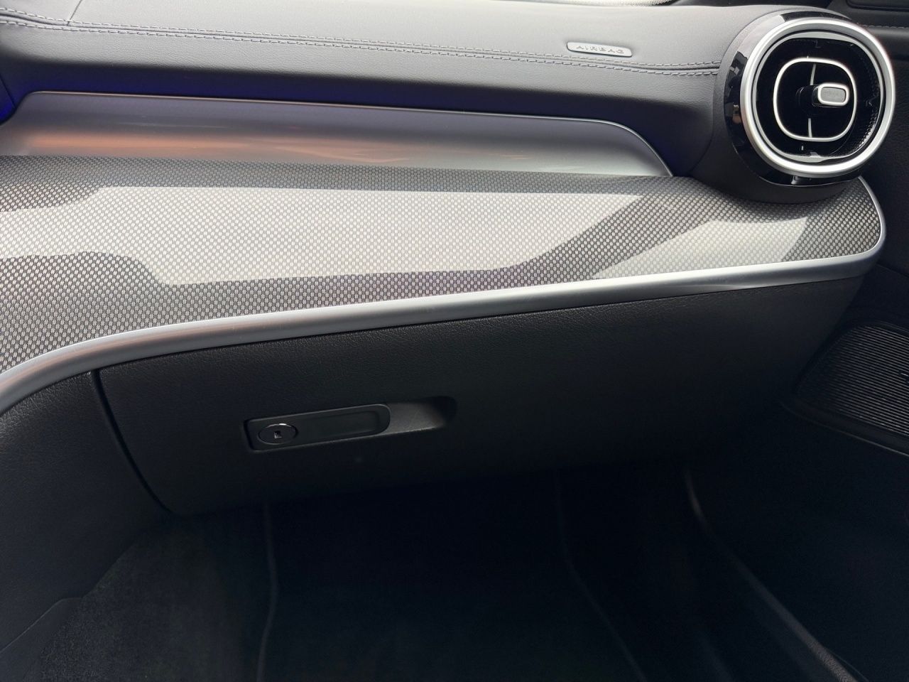 Fahrzeugabbildung Mercedes-Benz C 300 d T AMG+AHK+DISTRO+AMBIENTE+LED+CARPLAY+