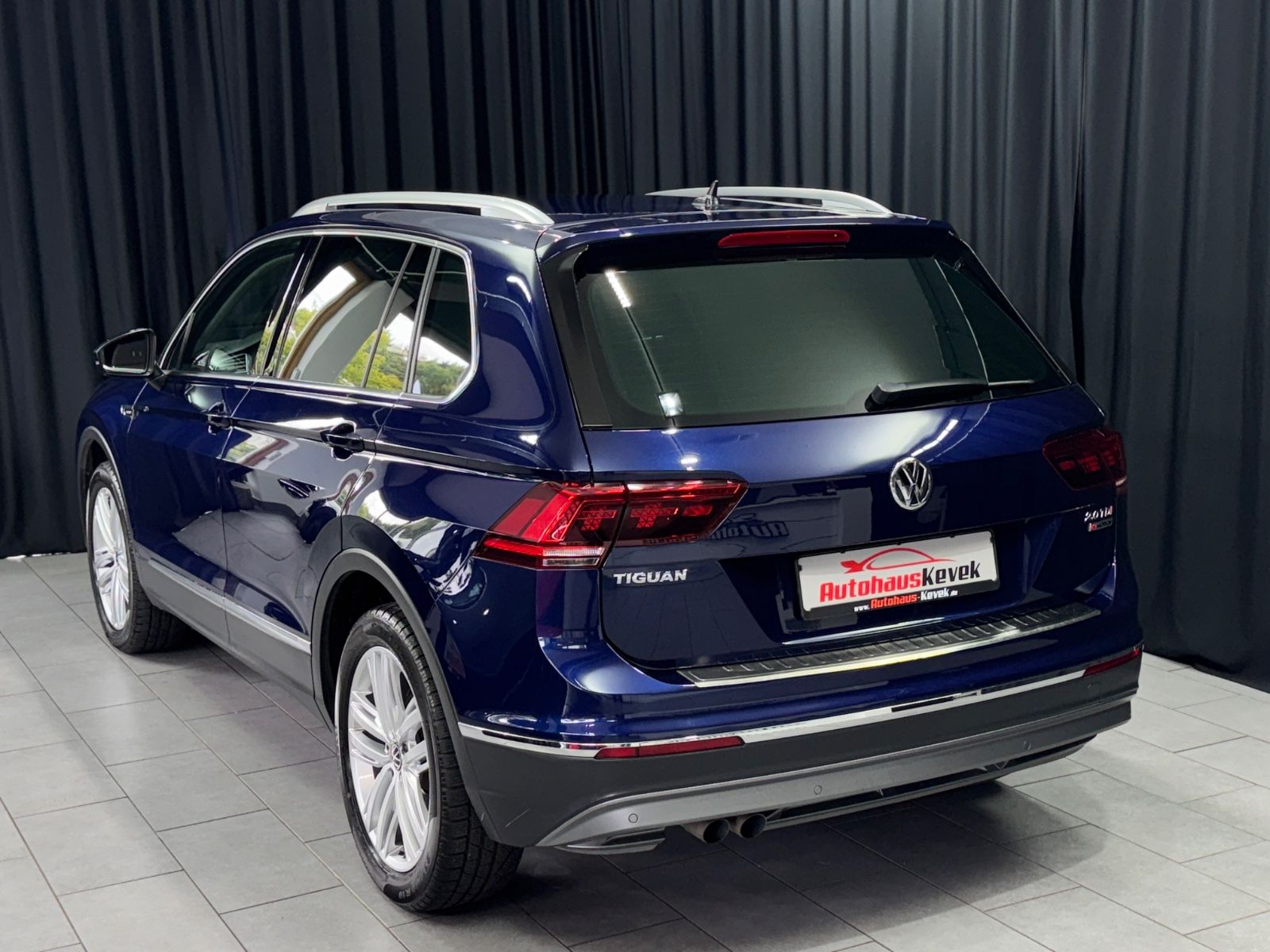 Fahrzeugabbildung Volkswagen Tiguan Highline 4Motion|MASSAGE|AHK|HEAD-UP|DSG|