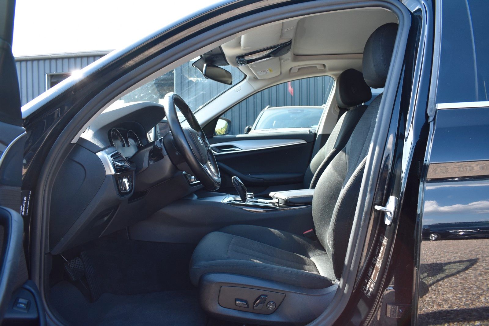 Fahrzeugabbildung BMW 530i Touring xDrive AHK Panorama LED Kamera