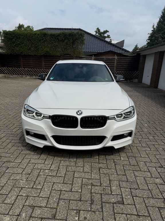 Image of BMW 330