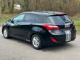 Hyundai i30 1.6 GDI Trend *Sitzhzg*Allwetter*AHK*PDC* - Hyundai i30: Kombi, 1.6