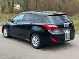 Hyundai i30 1.6 GDI Trend *Sitzhzg*Allwetter*AHK*PDC* - Hyundai i30 aus 2013