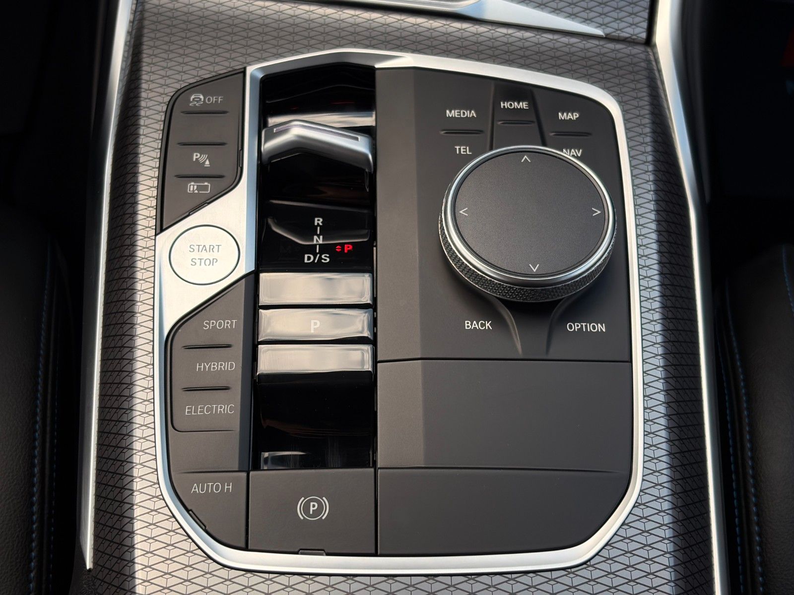 Fahrzeugabbildung BMW 330e Touring M Sport Alcan. Anthra. LC+ AHK H&K