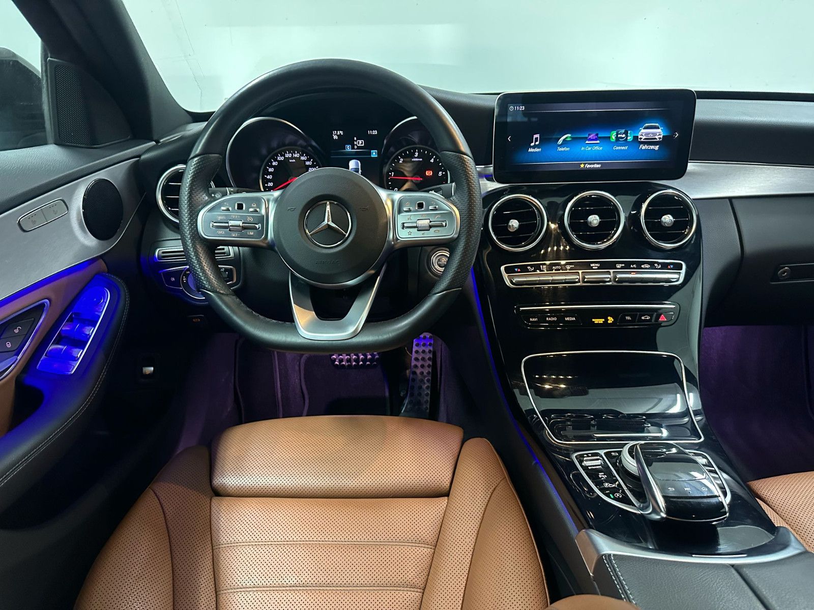 Fahrzeugabbildung Mercedes-Benz C 220 d T Autom. AMG*NIGHT*SITZKLIMA*KAMERA*TEMP
