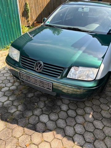 Volkswagen Bora 2.0 Basis Variant Basis 300€ mit Felgen 