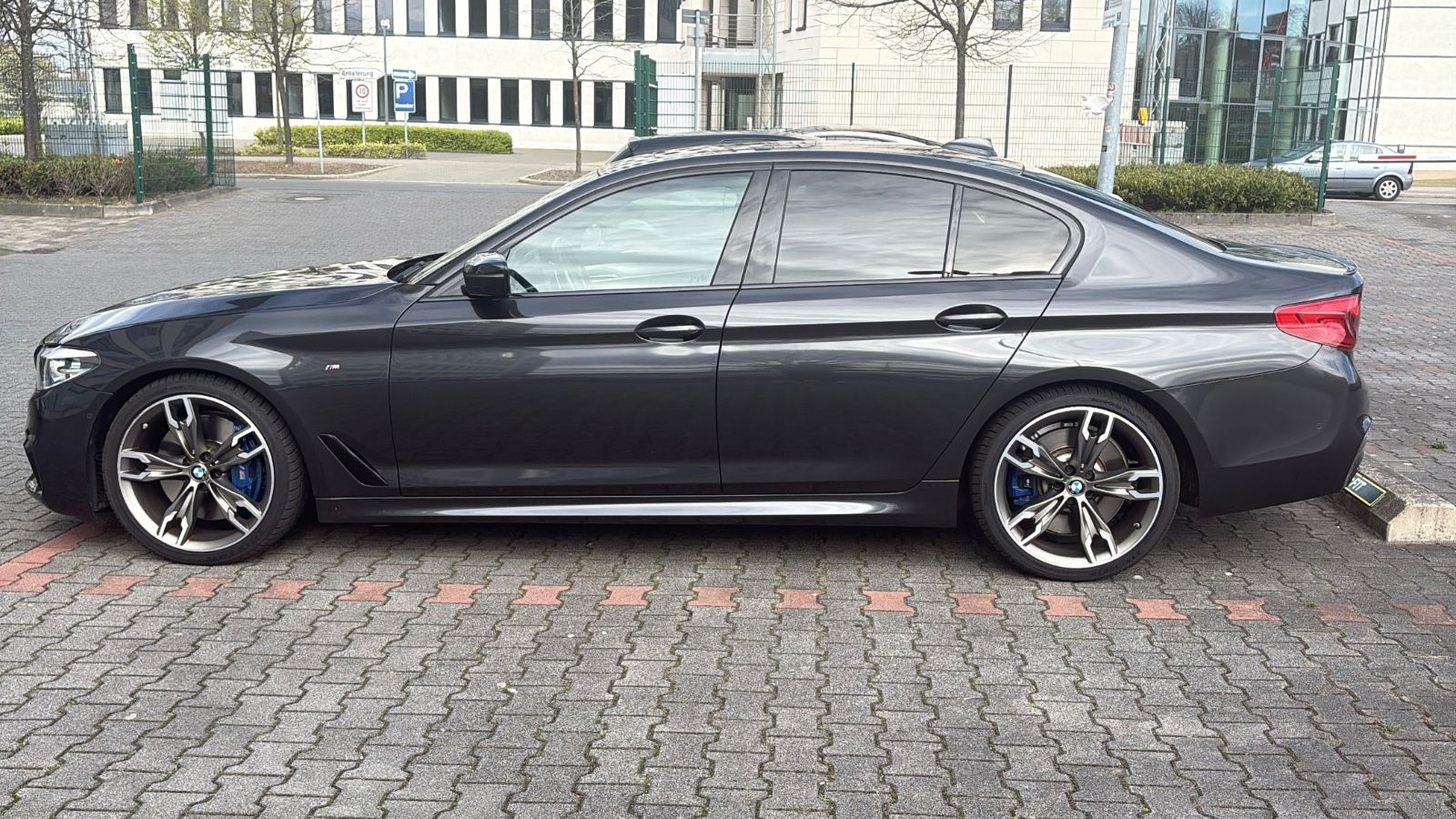 BMW M550i xDrive A -