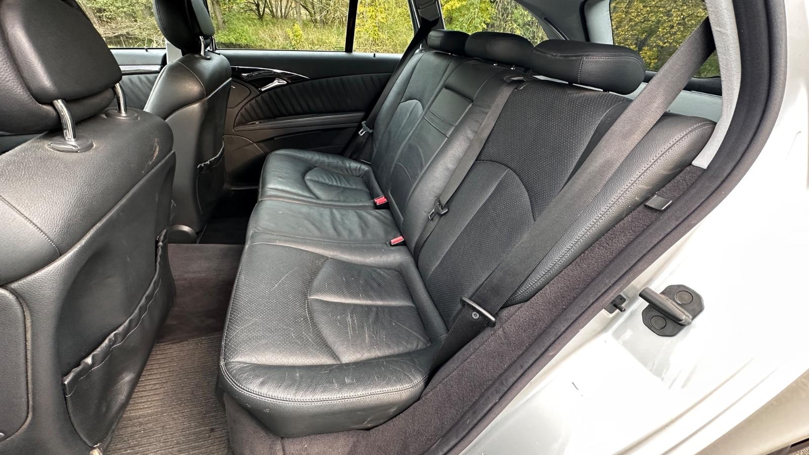 Mercedes-Benz E240 2005 — photo 15