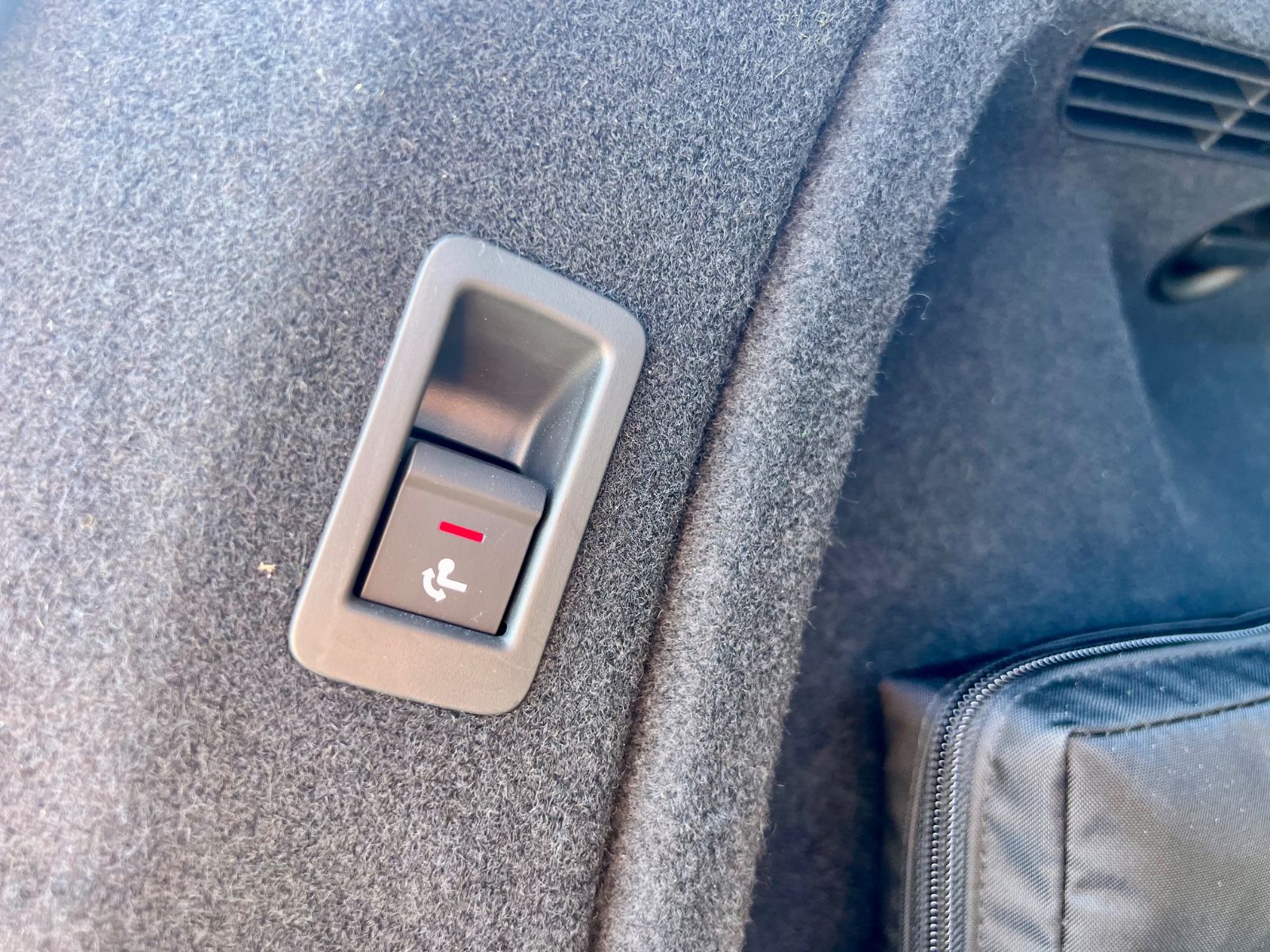 AUDI A4 Avant TDI LEDER AHK LED SHZ NAVI KAMERA