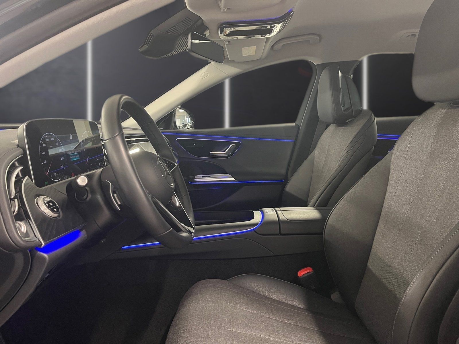 Fahrzeugabbildung Mercedes-Benz E 220 T d 4M Avantgarde*AHK*Totwinkel*Kamera*LED