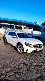 Mercedes-Benz GLA 180 Automatik | DISTRONIC | LED | 360° | Sch - gebrauchte Mercedes-Benz GLA 180 aus dem Jahr 2017