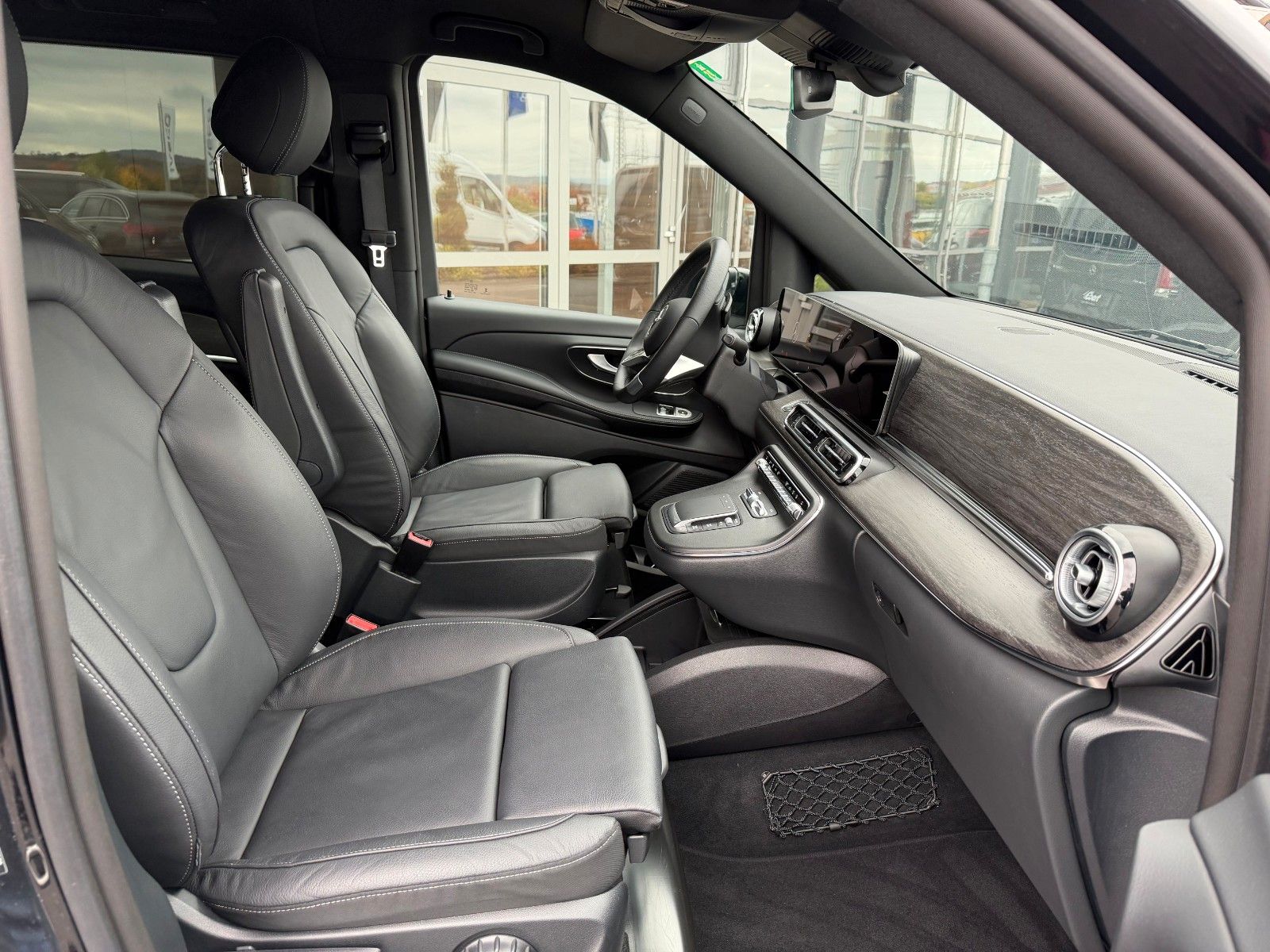 Fahrzeugabbildung Mercedes-Benz V 300 d AVANTGARDE Extralang 360Kamera Standh