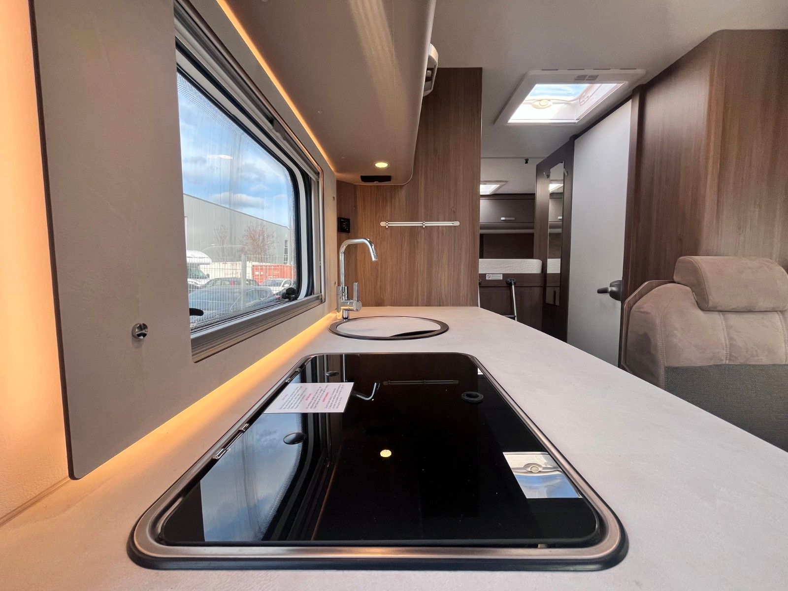 Fahrzeugabbildung Carado A-464 pro 2025 -Markise, Fahrradträger-