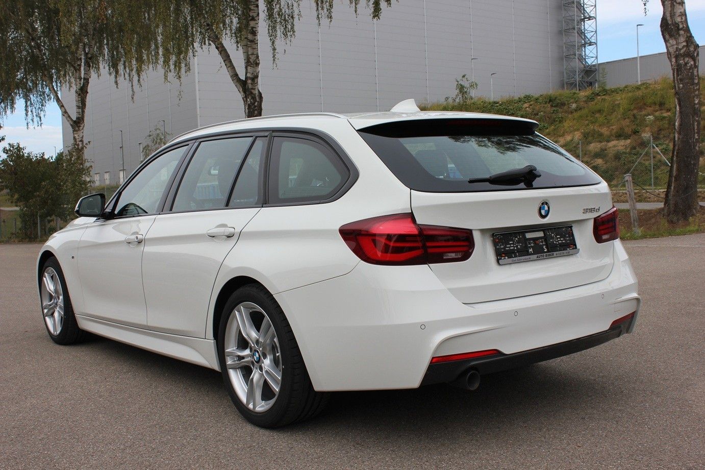 BMW 318dA Touring Sportpaket-Navi-LED-LM18"-2.Hand imagem 2