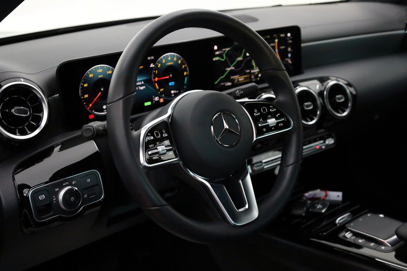 Fahrzeugabbildung Mercedes-Benz CLA 250 e SB,Progressive,Navi,LED,CarPlay,Kamera