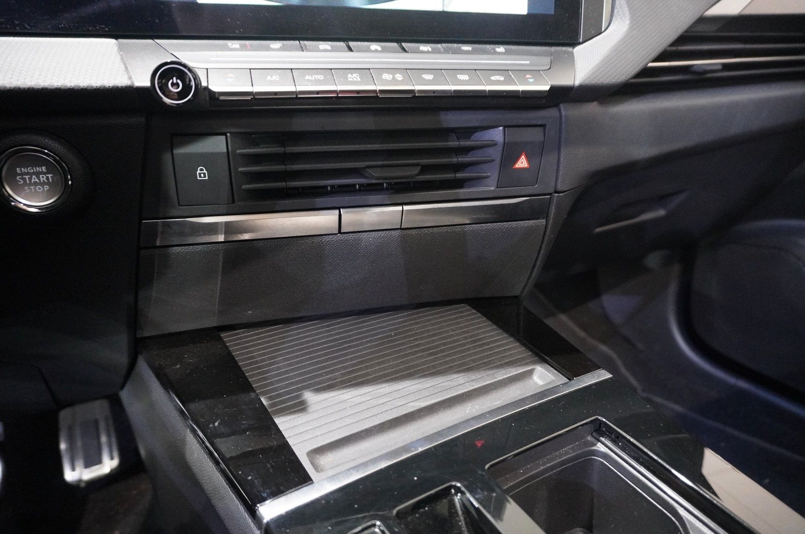 Fahrzeugabbildung Opel Astra L ST 1.5D ULTIMATE NAVI/LED/360°/PANO./DAB