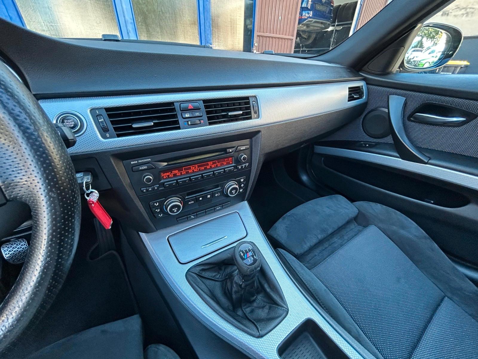 BMW 320i 2.0 170ch PACK M BVM Shadow line Sièges sport Toit ouvrant - 2EME MAIN