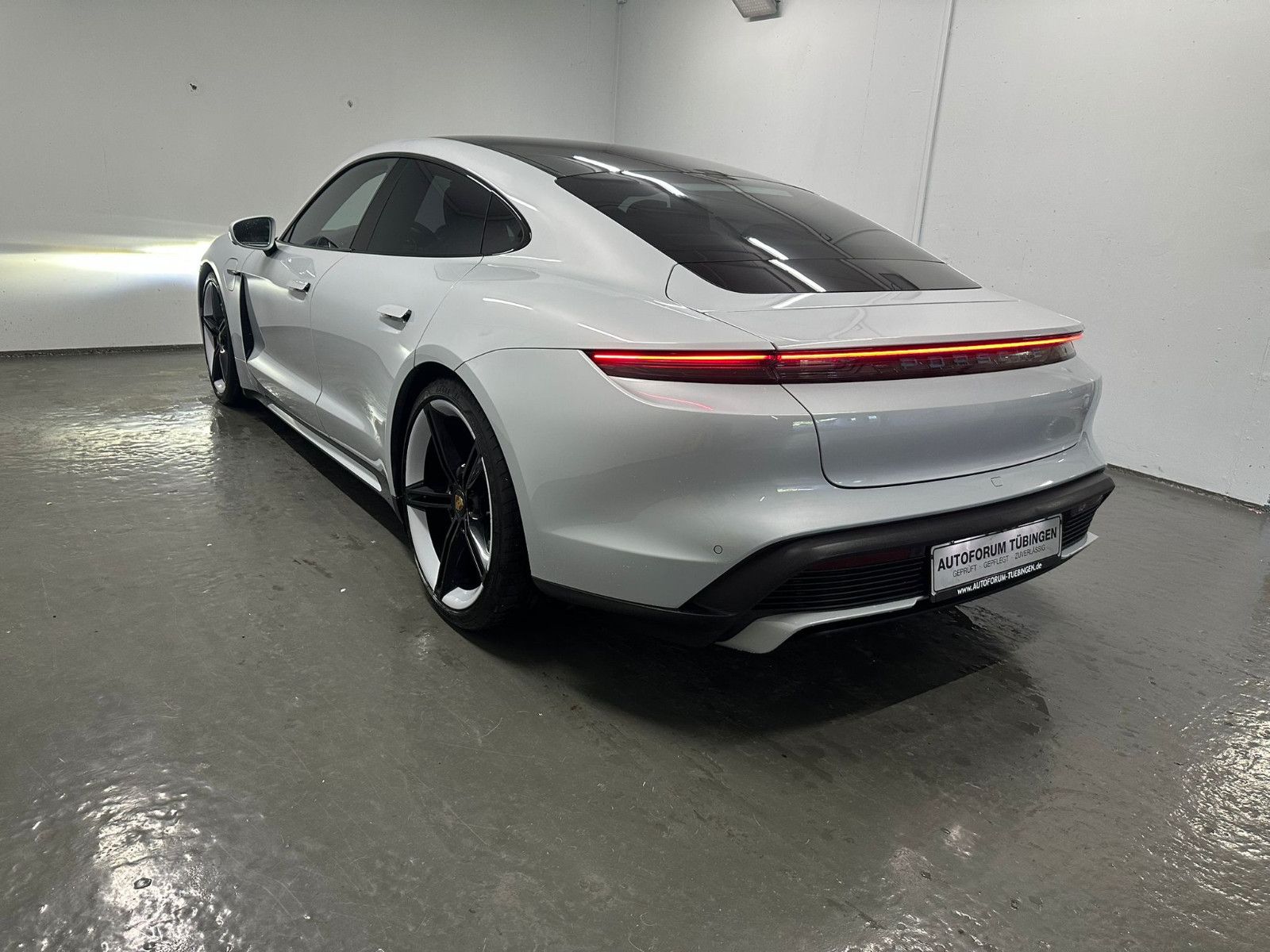 Fahrzeugabbildung Porsche Taycan Turbo *VOLL*KERAMIC*PANORAMA*