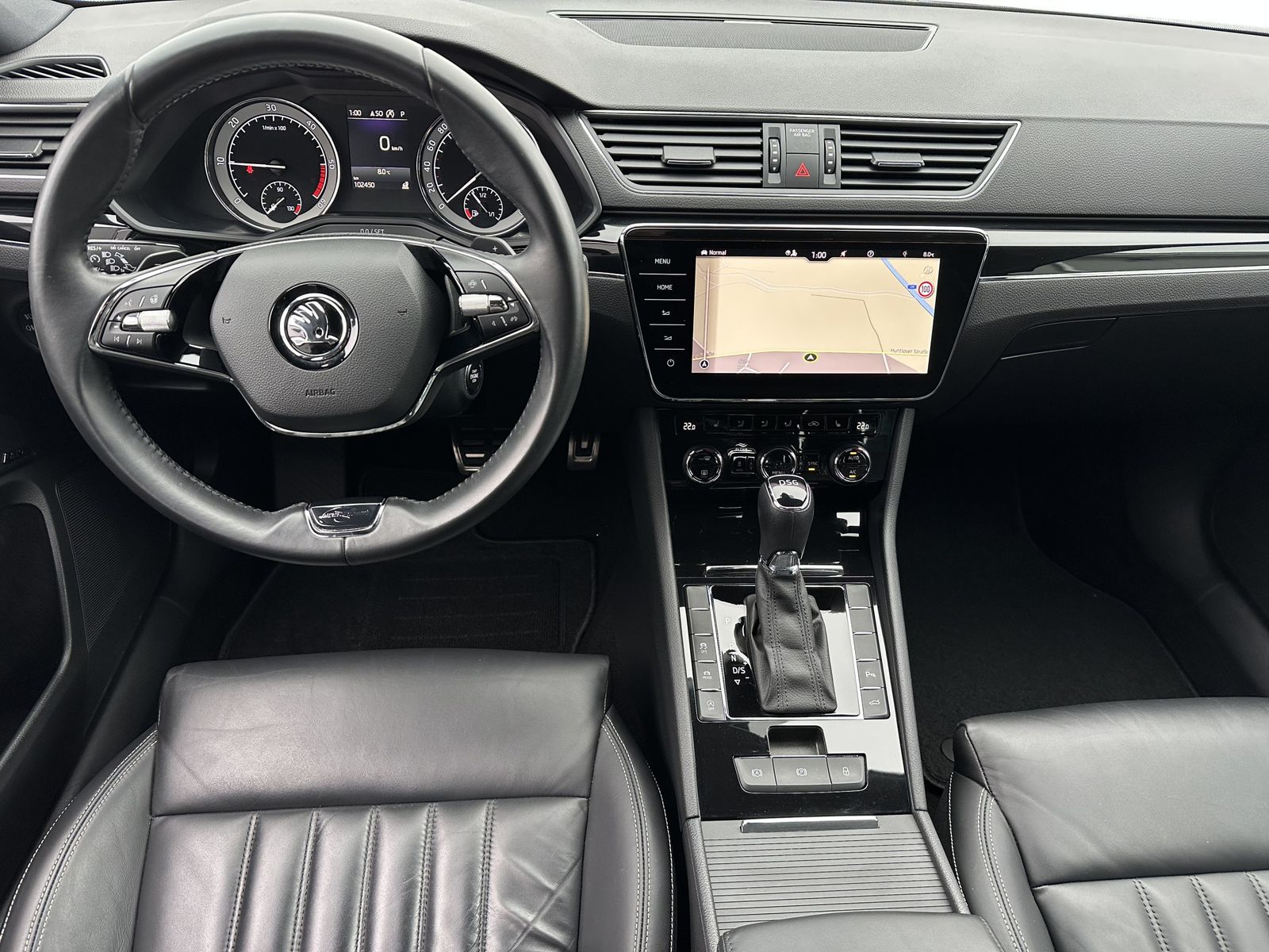 Fahrzeugabbildung SKODA Superb Combi 2.0 TDI DSG L&K NAV+LED+KAMERA+19ZO