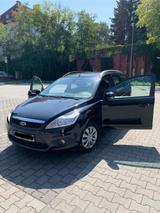 Ford Focus 1,6 Turnier  - Ford Focus aus 2010: 1.6