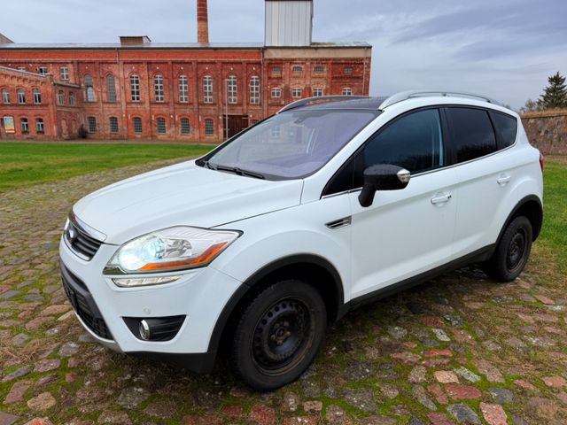 Ford Kuga 2,0 TDCi 4x4 / Panorama / Leder /