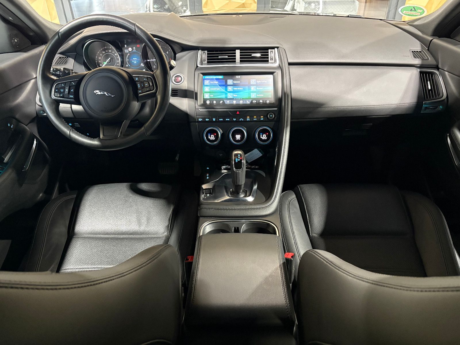 Fahrzeugabbildung Jaguar E-PACE S/NAVI/KAMERA/APPLE/ACC/SHZ/KLIMA/TOTWINK