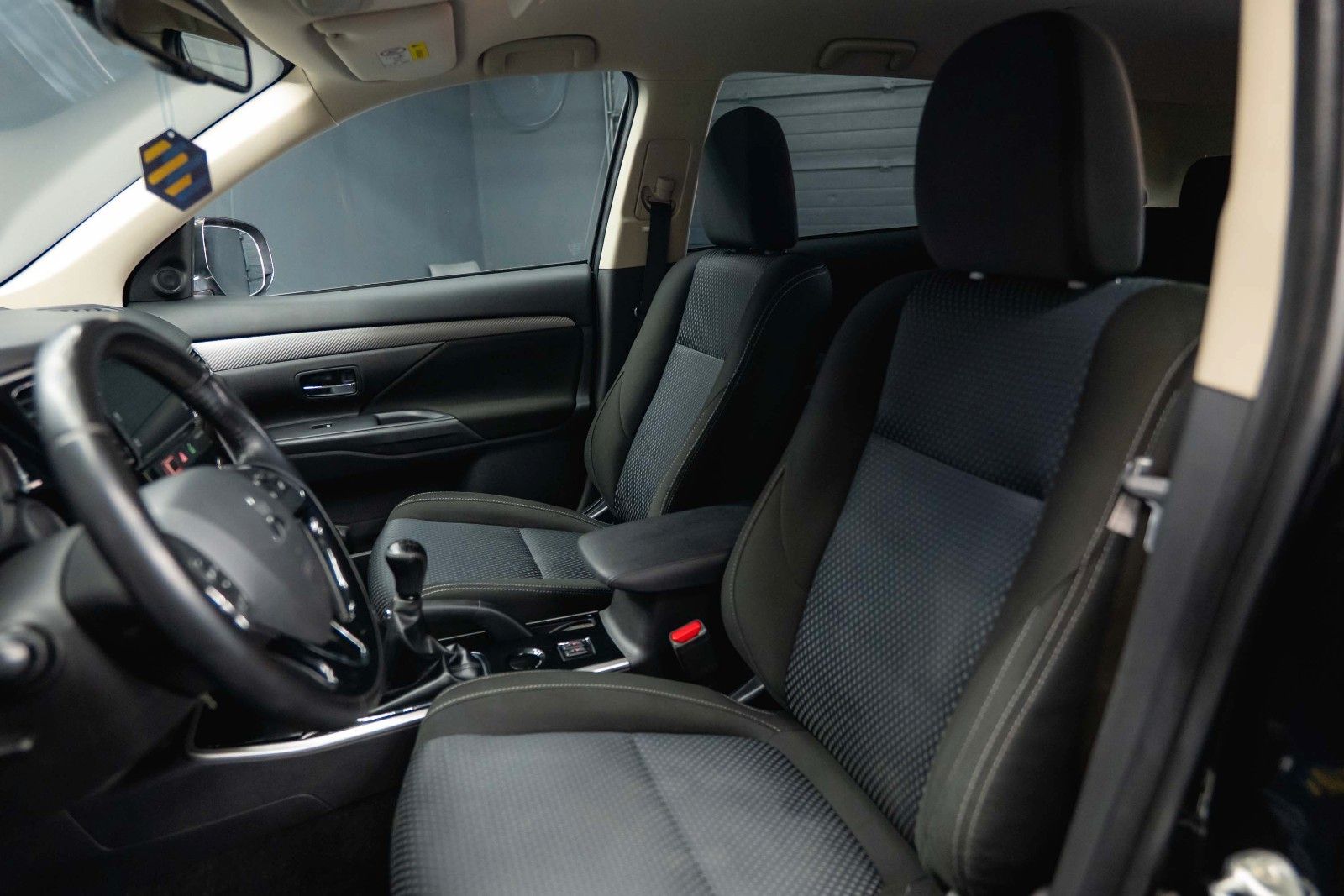 Fahrzeugabbildung Mitsubishi Outlander Edition 100 2WD | DAB | Kamera | 1Hand