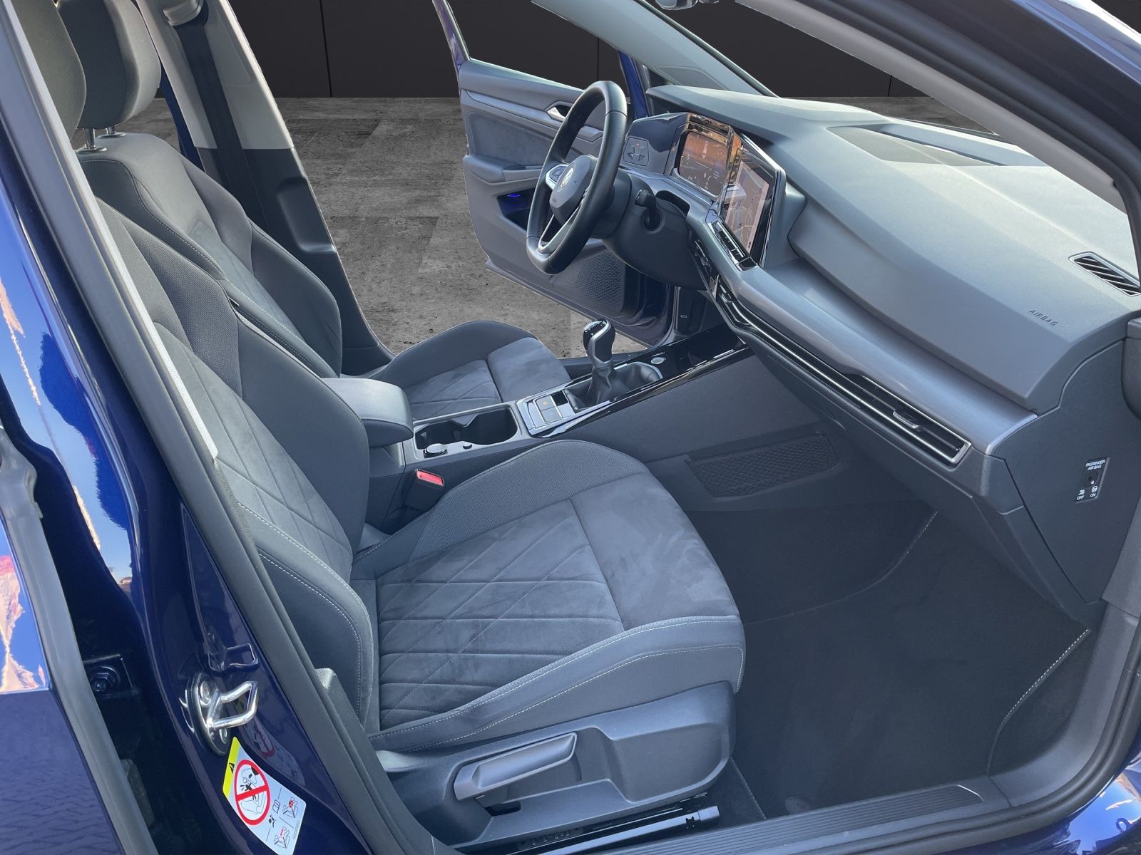 Fahrzeugabbildung Volkswagen Golf VIII Variant Style TSI LED+ ACC SH RearView