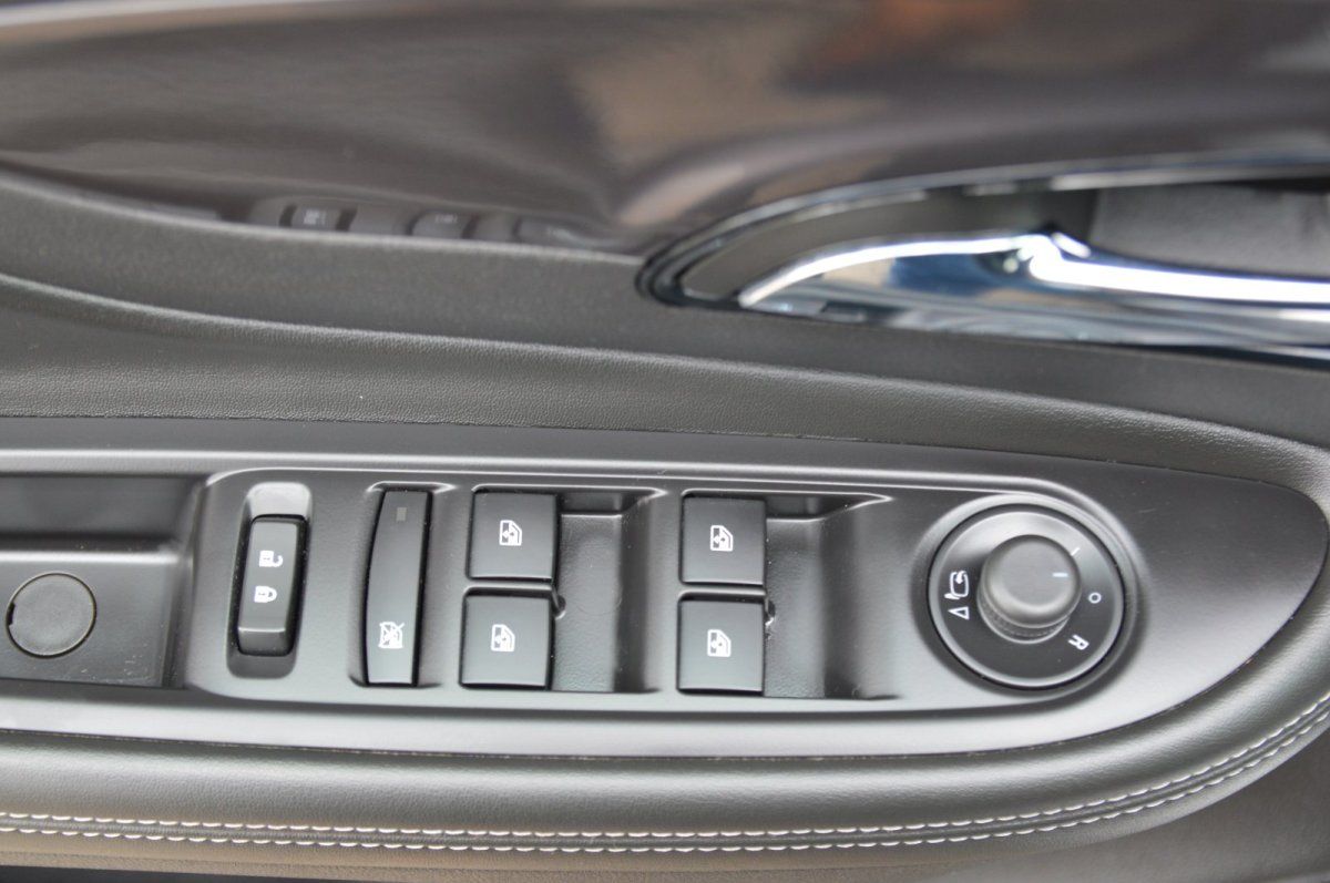 Fahrzeugabbildung Opel Mokka X   Design Line Start/Stop AHK