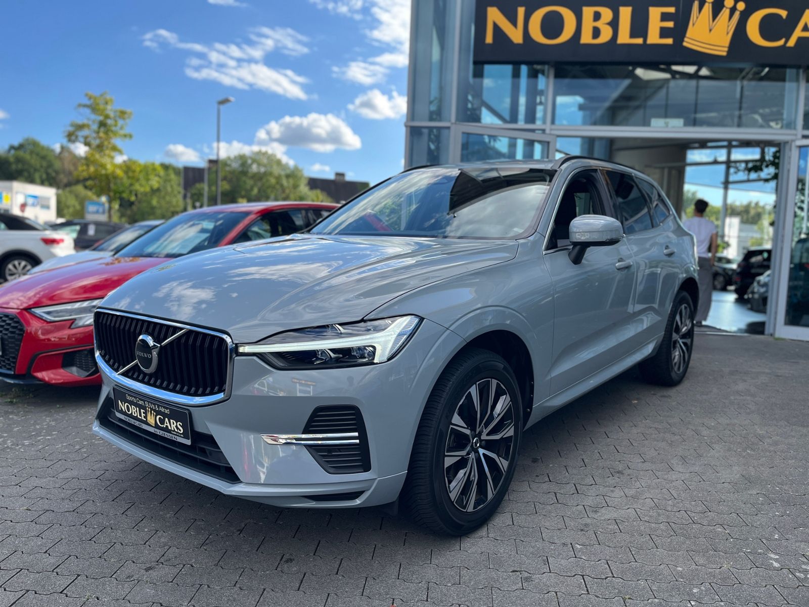 Fahrzeugabbildung Volvo XC60 Core 2WD STNDHZ LED NAV SHZ 19"