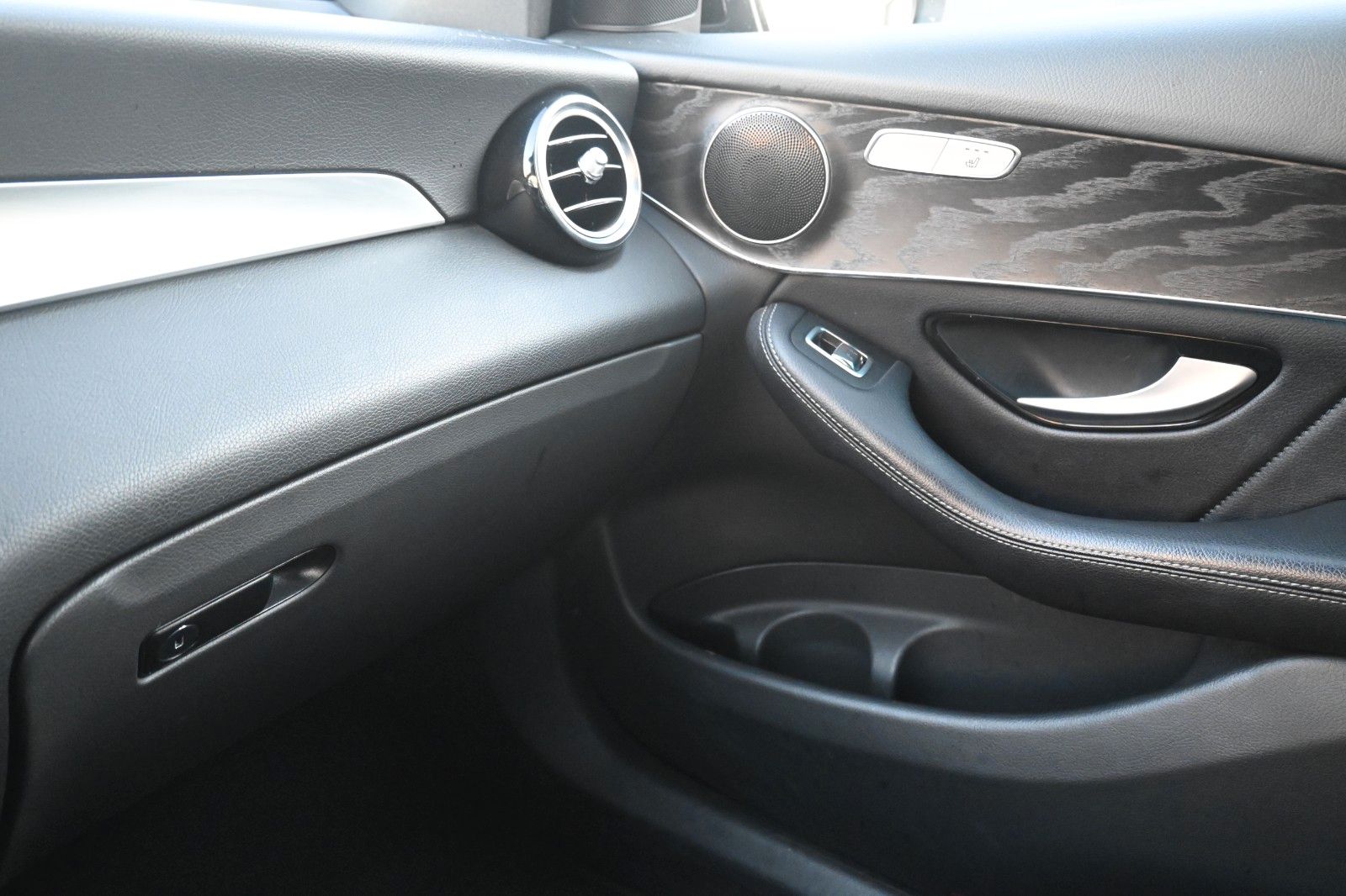 Fahrzeugabbildung Mercedes-Benz GLC 300 GLC Coupe 4Matic*AMG Line*LED*