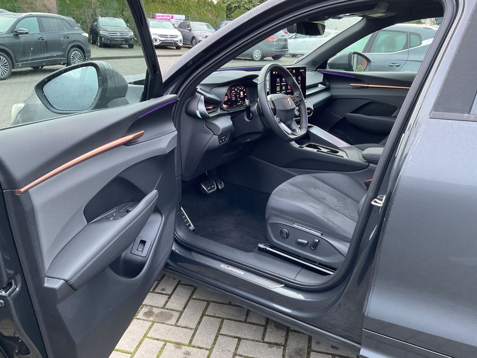 Fahrzeugabbildung CUPRA Terramar 1.5 eTSI/DSG AHK schwenk,Navi,360Kamera