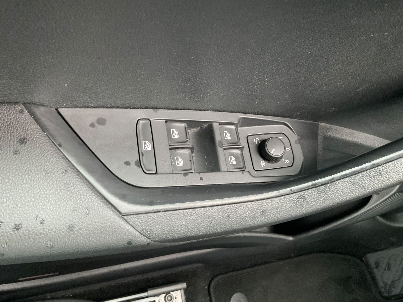 Fahrzeugabbildung SKODA Karoq 1.5l TSI DSG Selection,Kamera,Navi,ACC
