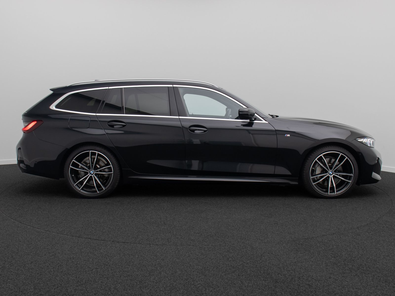 Fahrzeugabbildung BMW 330d xD M Sport DAB Kamera HUD Panorama HiFi 19"