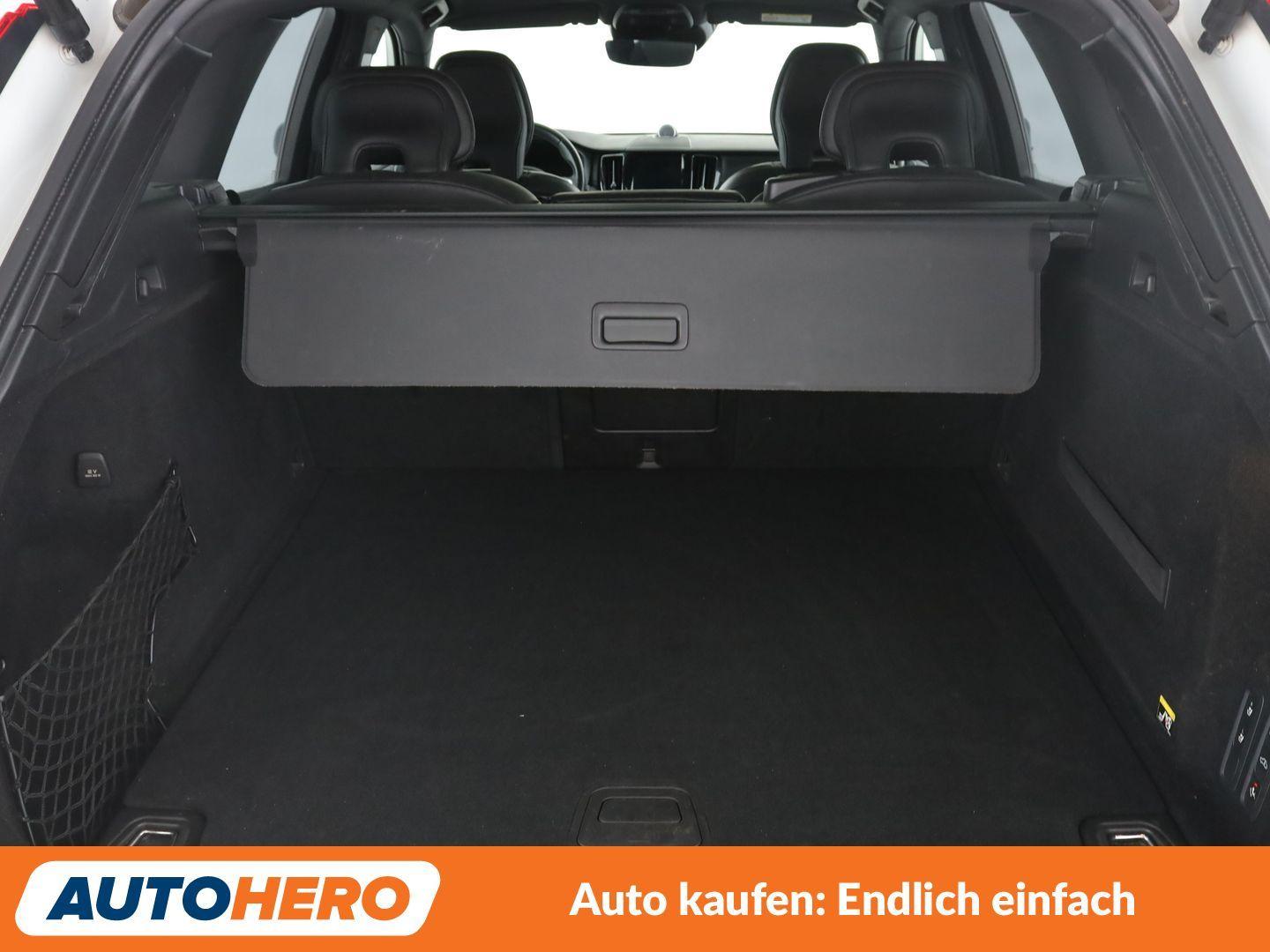 Volvo XC60 2.0 D5 R Design AWD Aut.*NAVI*HEAD-UP*LED*