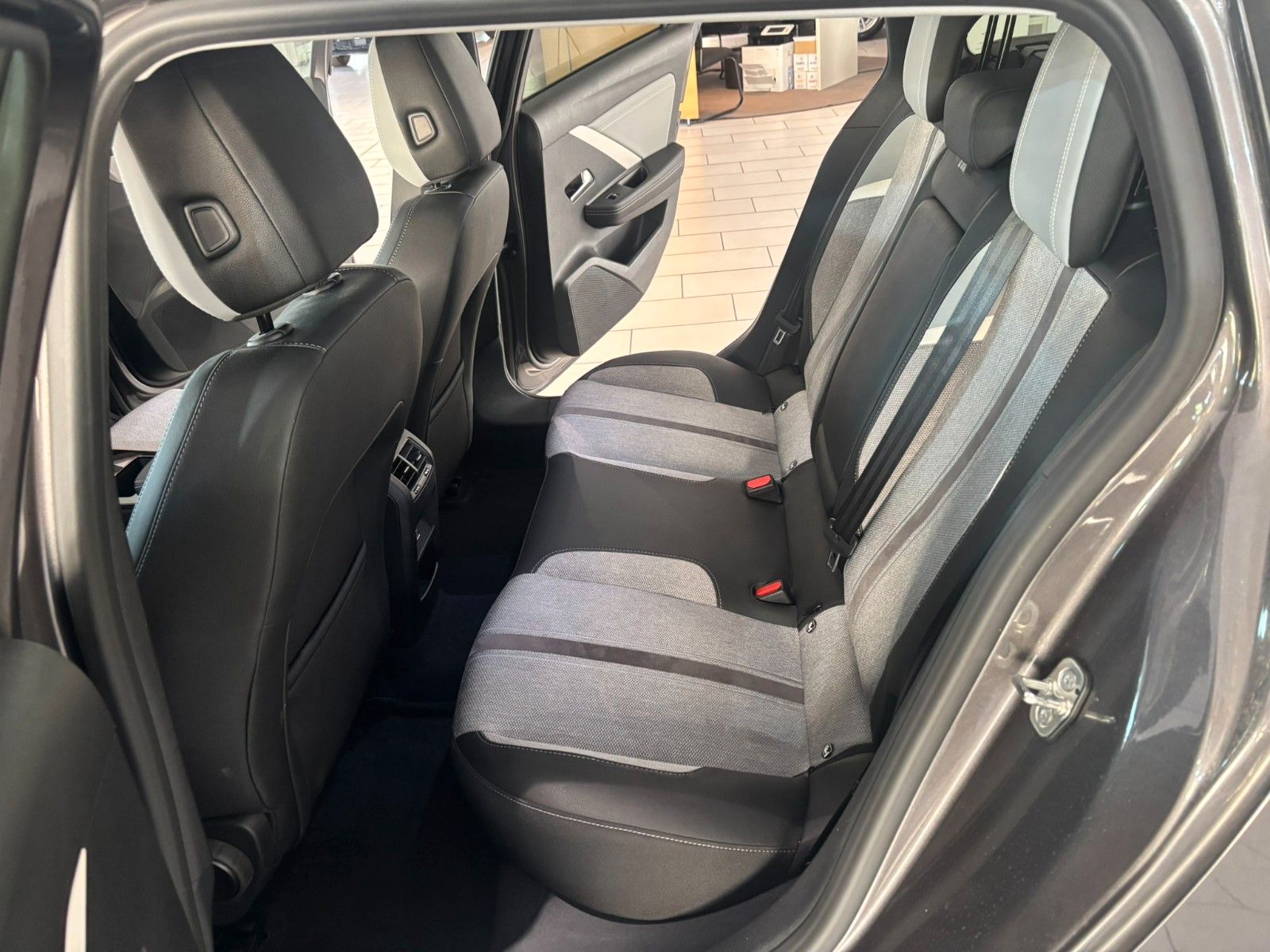 Fahrzeugabbildung Opel Astra L ST 1.5D ELEGANCE NAVI/LED/KAMERA/SHZ/AHK