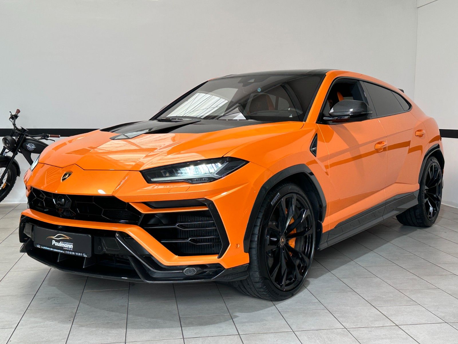 LAMBORGHINI Urus