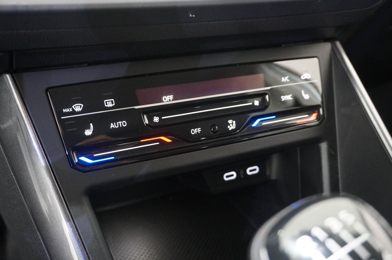 Fahrzeugabbildung Volkswagen Taigo 1.0 TSI STYLE NAVI/IQ-LIGHT/VIRT./SH/DAB+